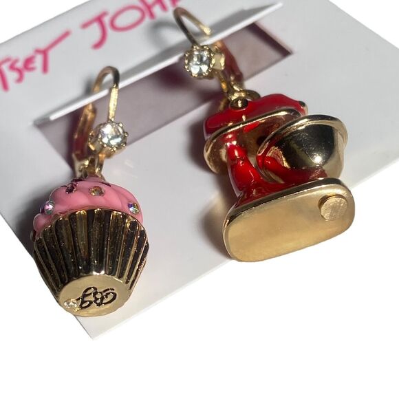 BETSEY JOHNSON Stand Mixer Cupcake Drop Earrings Gold Tone Pink Red Enameled NEW - Picture 5 of 6